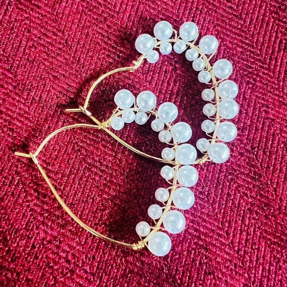 Vintage Gold Tone Heart Shaped Lovely wired Pearl Beaded Earrings Pierced 4179